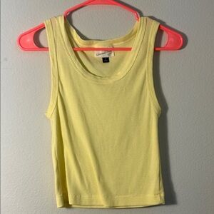 Yellow Sleeveless Ribbed Tank top universal thread size medium